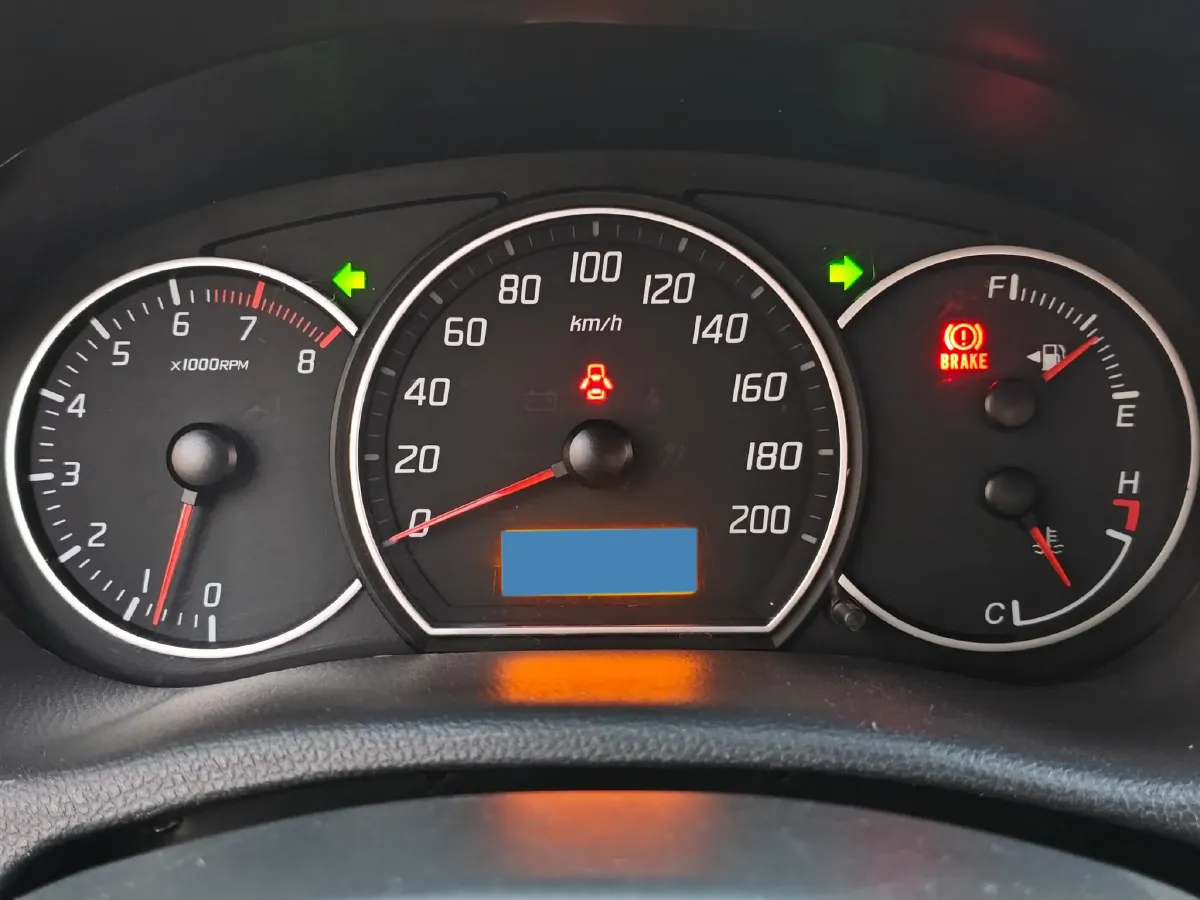 2015 Venucia R50 1.6L 117HP L4 5MT,autocango,china used car exporter,china ev exporter,chinese used car exporter,chinese used ev exporter