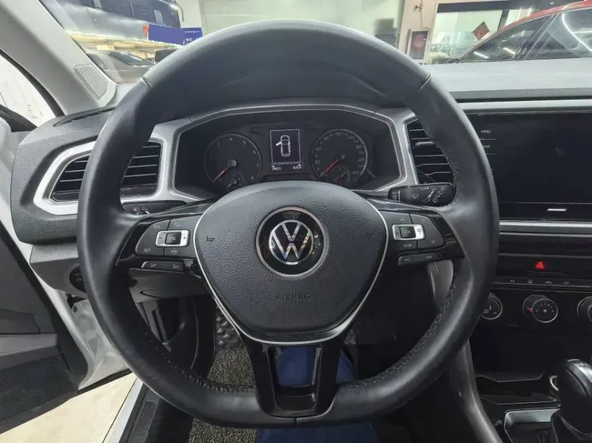 2021 Volkswagen T-Roc 1.4T 150HP L4 7DCT,autocango,china used car exporter,china ev exporter,chinese used car exporter,chinese used ev exporter