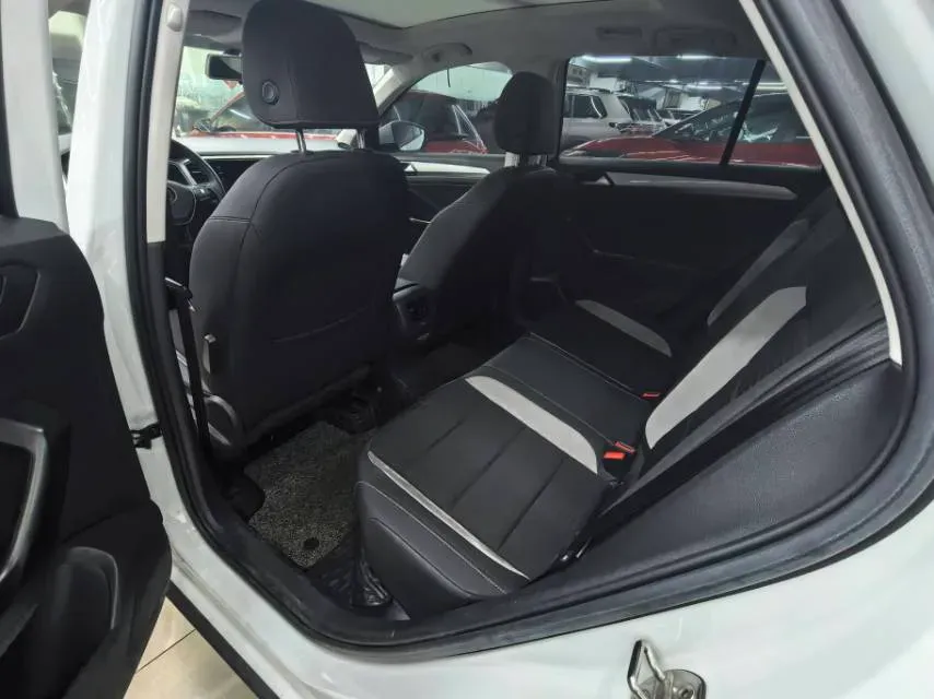 2021 Volkswagen T-Roc 1.4T 150HP L4 7DCT,autocango,china used car exporter,china ev exporter,chinese used car exporter,chinese used ev exporter