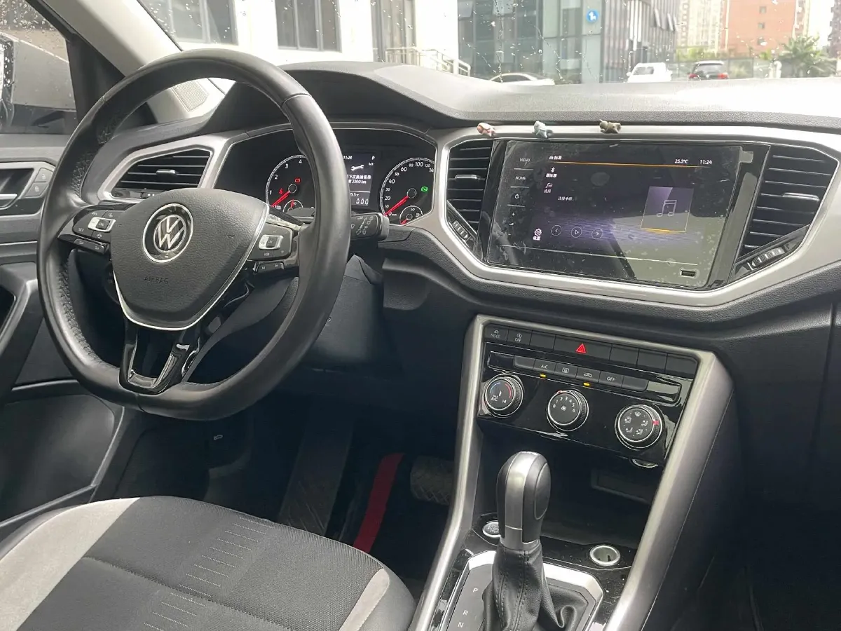 2022 Volkswagen T-Roc 1.4T 150HP L4 7DCT,autocango,china used car exporter,china ev exporter,chinese used car exporter,chinese used ev exporter