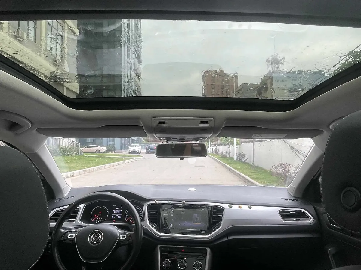 2022 Volkswagen T-Roc 1.4T 150HP L4 7DCT,autocango,china used car exporter,china ev exporter,chinese used car exporter,chinese used ev exporter