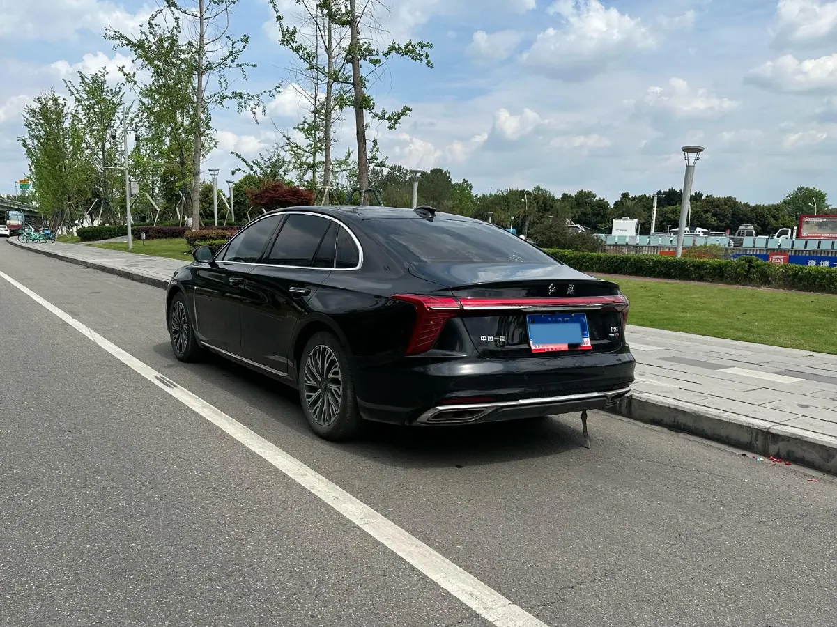 2024 HongQi H5 2.0T 224HP L4 8AT,autocango,china used car exporter,china ev exporter,chinese used car exporter,chinese used ev exporter