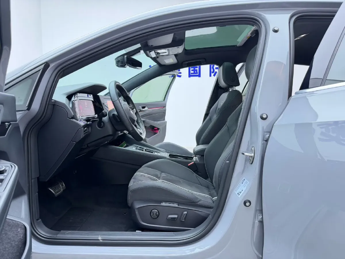 2023 Volkswagen Golf 1.4T 150HP L4 7DCT,autocango,china used car exporter,china ev exporter,chinese used car exporter,chinese used ev exporter