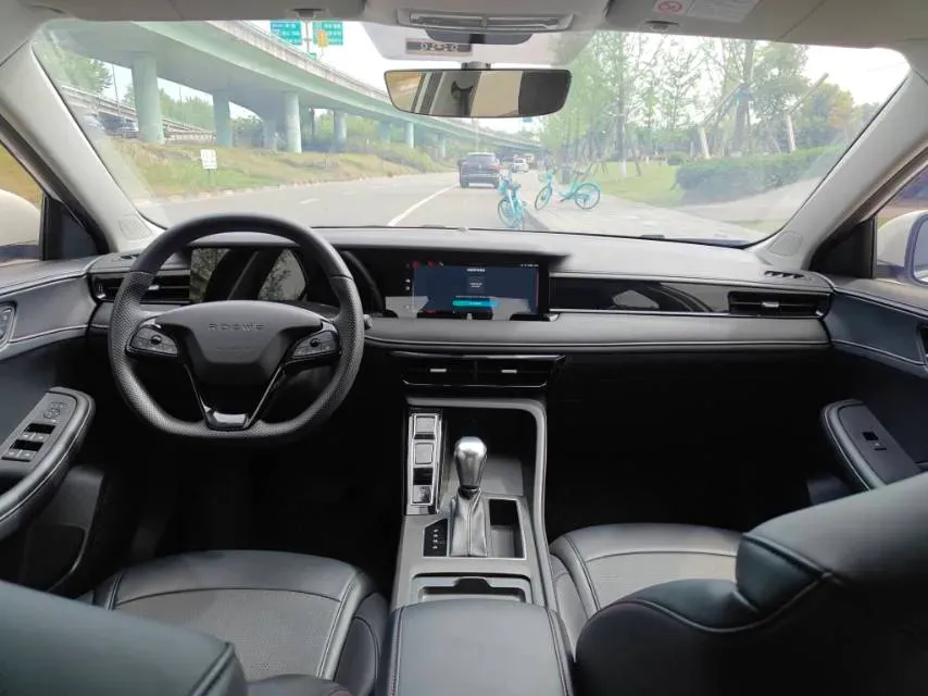 2023 Roewe i5 1.5L 129HP L4 CVT,autocango,china used car exporter,china ev exporter,chinese used car exporter,chinese used ev exporter