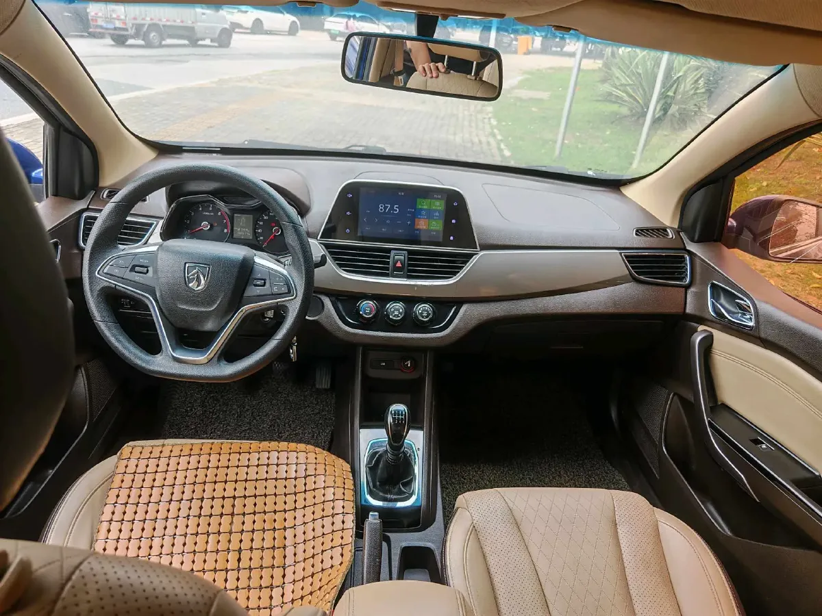 2017 BaoJun 310W 1.5L 112HP L4 6MT,autocango,china used car exporter,china ev exporter,chinese used car exporter,chinese used ev exporter