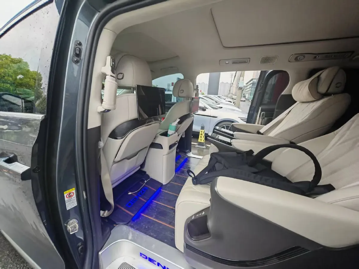 2025 Denza D9 1.5T 156HP L4 E-CVT PHEV 40KWH,autocango,china used car exporter,china ev exporter,chinese used car exporter,chinese used ev exporter