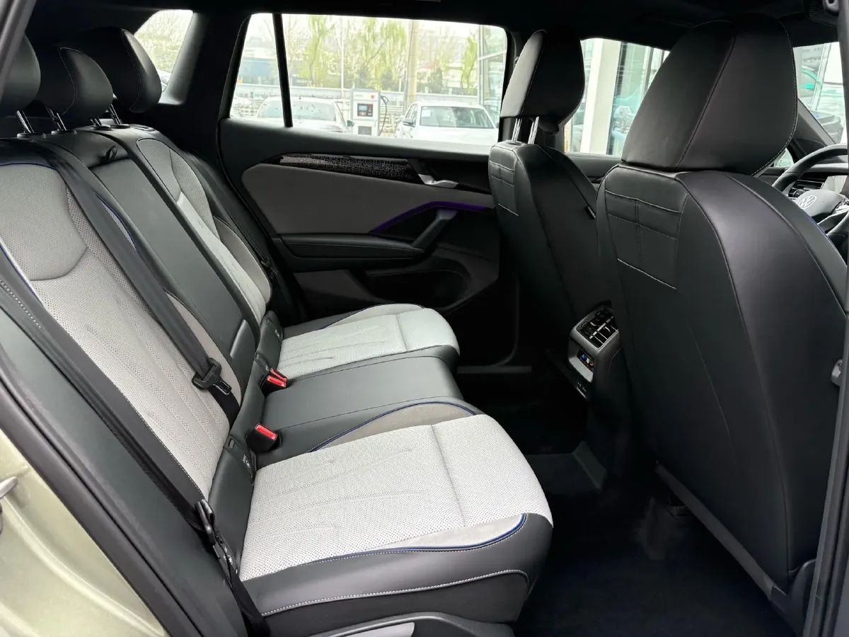 2025 Volkswagen Tayron 2.0T 220HP L4 7DCT,autocango,china used car exporter,china ev exporter,chinese used car exporter,chinese used ev exporter