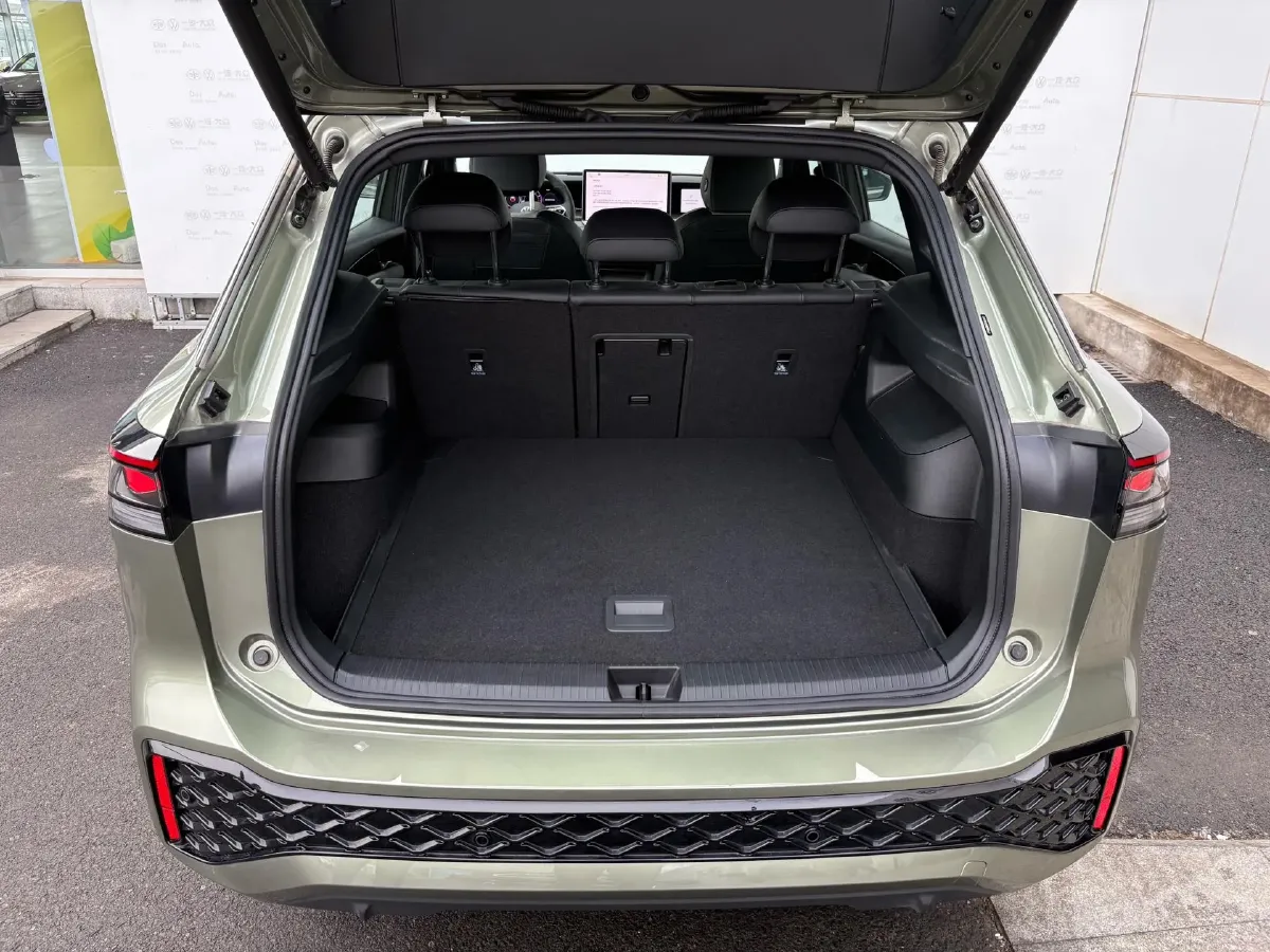 2025 Volkswagen Tayron 2.0T 220HP L4 7DCT,autocango,china used car exporter,china ev exporter,chinese used car exporter,chinese used ev exporter