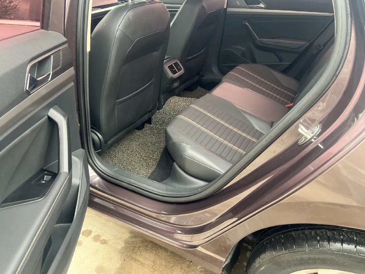 2018 Skoda Karoq 1.4T 150HP L4 7DCT,autocango,china used car exporter,china ev exporter,chinese used car exporter,chinese used ev exporter