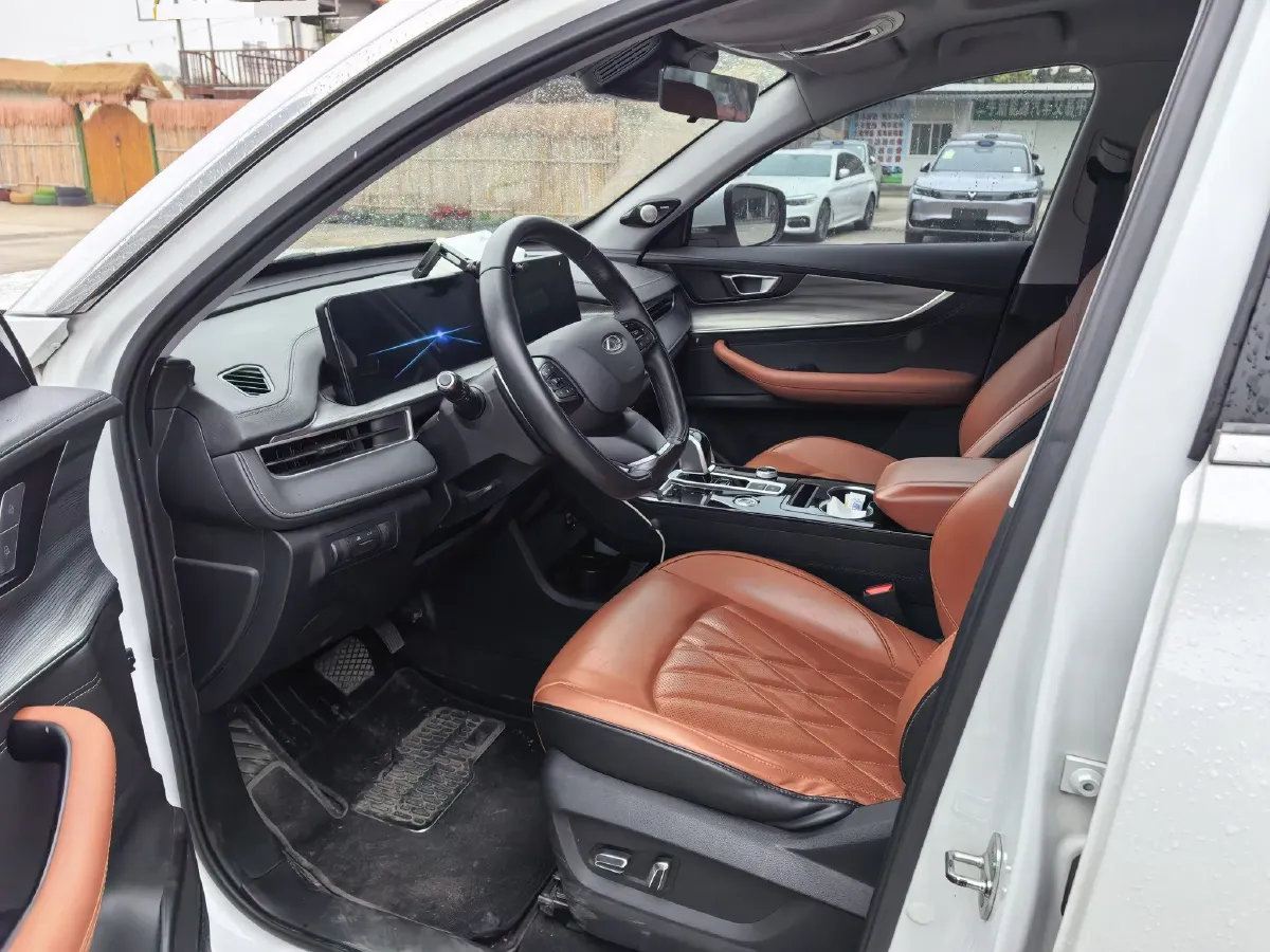 2022 Chery Tiggo 8 Plus 1.6T 197HP L4 7DCT,autocango,china used car exporter,china ev exporter,chinese used car exporter,chinese used ev exporter