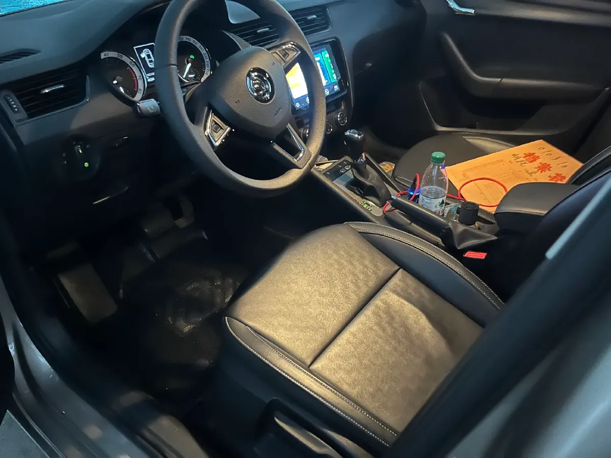 2021 Skoda Octavia 1.5L 113HP L4 6AT,autocango,china used car exporter,china ev exporter,chinese used car exporter,chinese used ev exporter