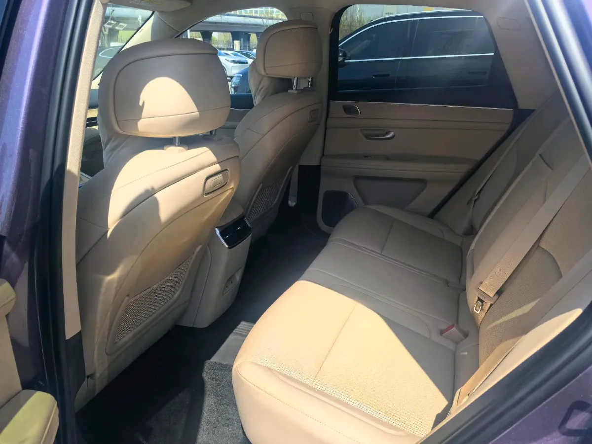 2025 AITO AITO M5 1.5T 152HP L4 REEV 42KWH,autocango,china used car exporter,china ev exporter,chinese used car exporter,chinese used ev exporter