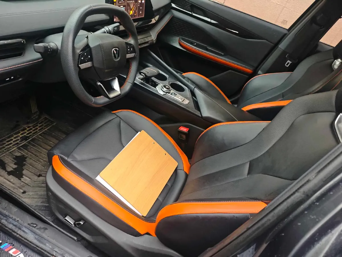 2023 ChangAn UNI-V 1.5T 188HP L4 7DCT,autocango,china used car exporter,china ev exporter,chinese used car exporter,chinese used ev exporter