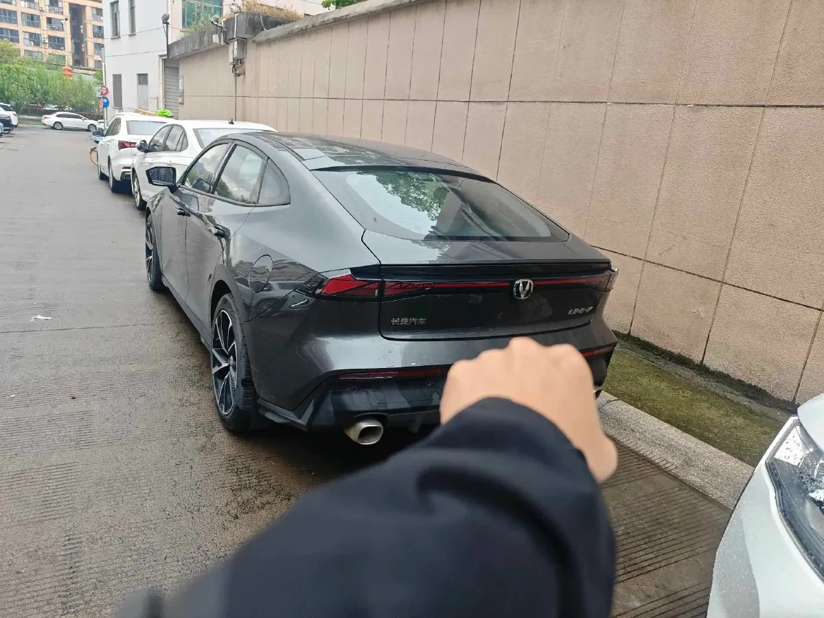 2023 ChangAn UNI-V 1.5T 188HP L4 7DCT,autocango,china used car exporter,china ev exporter,chinese used car exporter,chinese used ev exporter