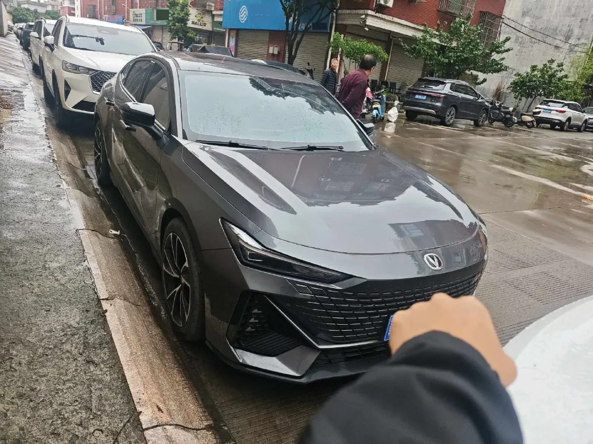 2023 ChangAn UNI-V 1.5T 188HP L4 7DCT,autocango,china used car exporter,china ev exporter,chinese used car exporter,chinese used ev exporter