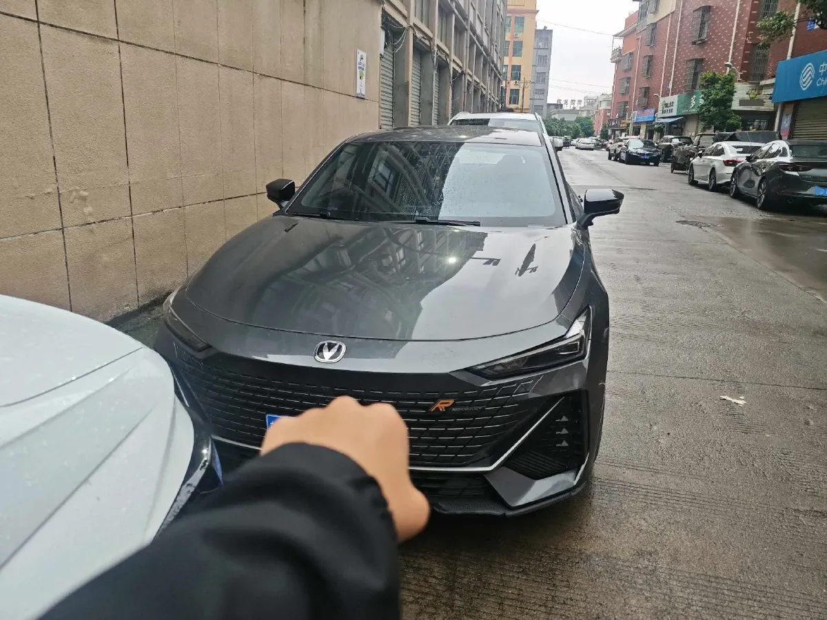 2023 ChangAn UNI-V 1.5T 188HP L4 7DCT,autocango,china used car exporter,china ev exporter,chinese used car exporter,chinese used ev exporter