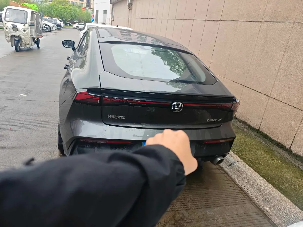 2023 ChangAn UNI-V 1.5T 188HP L4 7DCT,autocango,china used car exporter,china ev exporter,chinese used car exporter,chinese used ev exporter