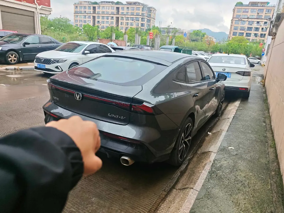 2023 ChangAn UNI-V 1.5T 188HP L4 7DCT,autocango,china used car exporter,china ev exporter,chinese used car exporter,chinese used ev exporter