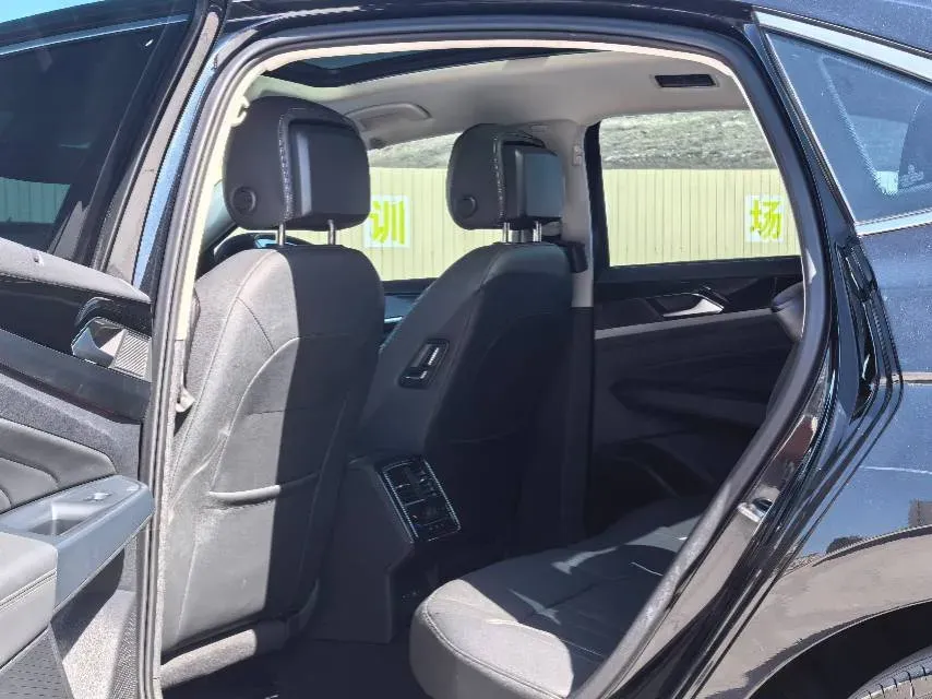 2024 Volkswagen Passat 2.0T 220HP L4 7DCT,autocango,china used car exporter,china ev exporter,chinese used car exporter,chinese used ev exporter