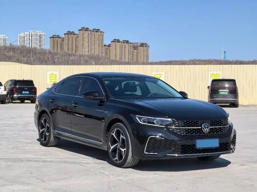 2024 Volkswagen Passat 2.0T 220HP L4 7DCT,autocango,china used car exporter,china ev exporter,chinese used car exporter,chinese used ev exporter