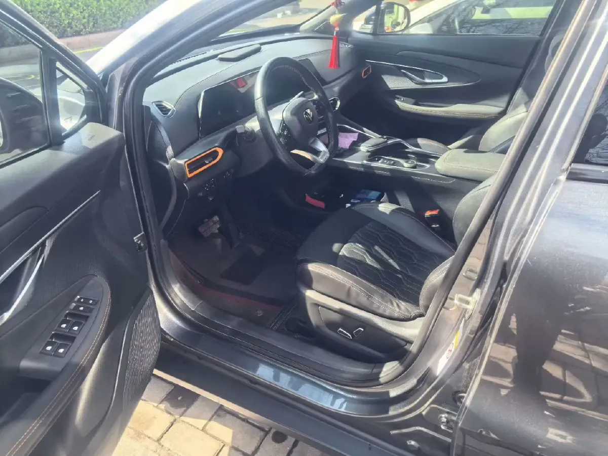 2022 ChangAn UNI-T 1.5T 188HP L4 7DCT,autocango,china used car exporter,china ev exporter,chinese used car exporter,chinese used ev exporter