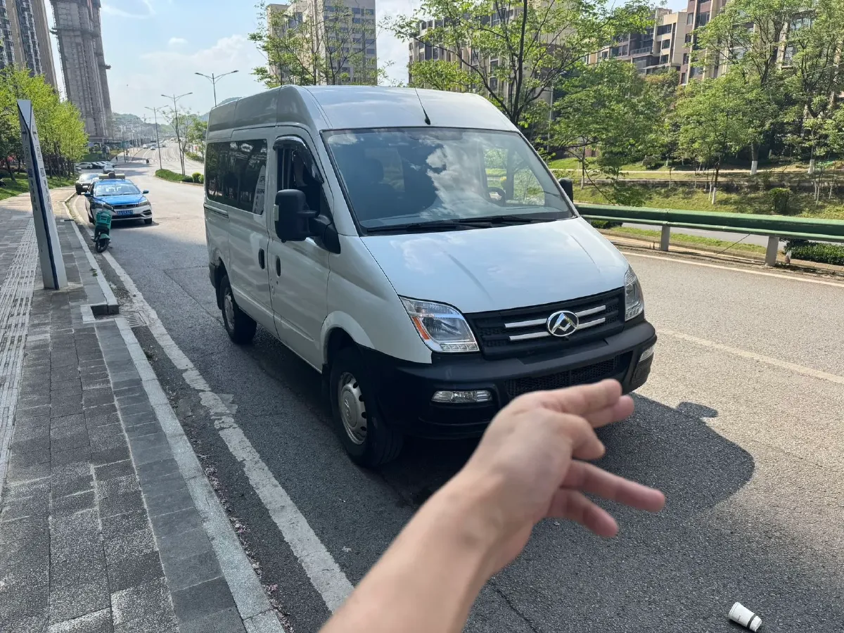 2020 MAXUS XinTu V80 2.5T 136HP L4 6MT,autocango,china used car exporter,china ev exporter,chinese used car exporter,chinese used ev exporter