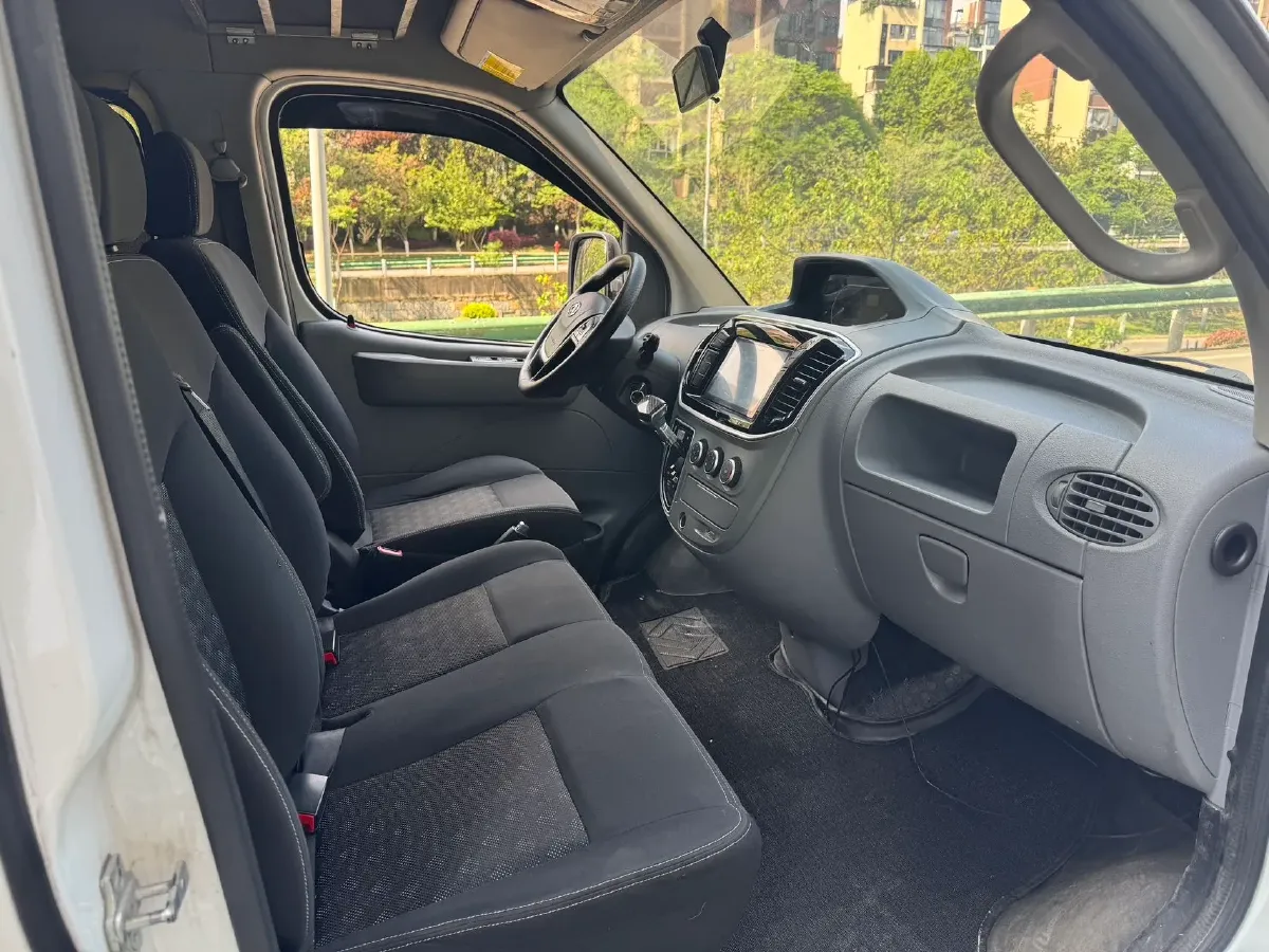 2020 MAXUS XinTu V80 2.5T 136HP L4 6MT,autocango,china used car exporter,china ev exporter,chinese used car exporter,chinese used ev exporter