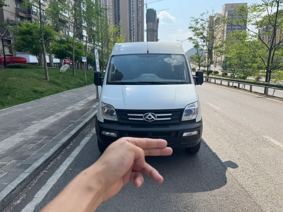 2020 MAXUS XinTu V80 2.5T 136HP L4 6MT,autocango,china used car exporter,china ev exporter,chinese used car exporter,chinese used ev exporter