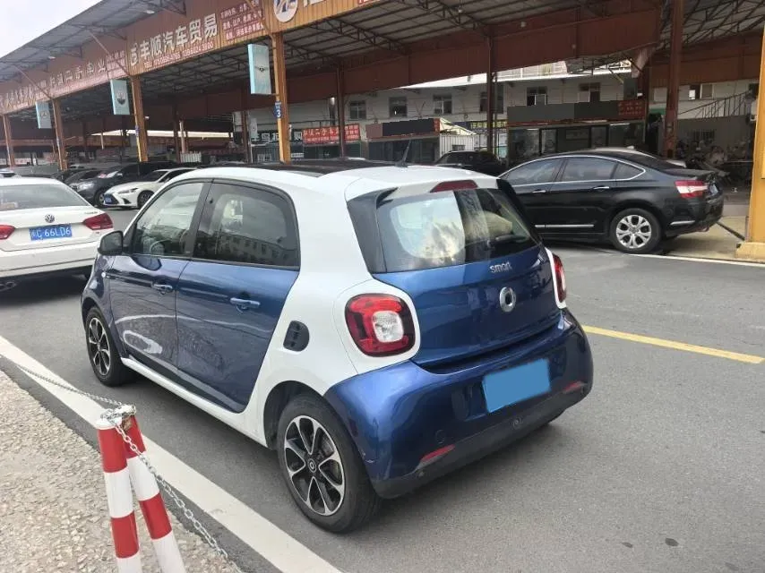 2016 Smart smart forfour 1.0L 71HP L3 6DCT,autocango,china used car exporter,china ev exporter,chinese used car exporter,chinese used ev exporter