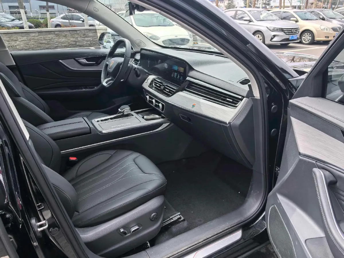 2025 HongQi HS5 2.0T 252HP L4 8AT,autocango,china used car exporter,china ev exporter,chinese used car exporter,chinese used ev exporter