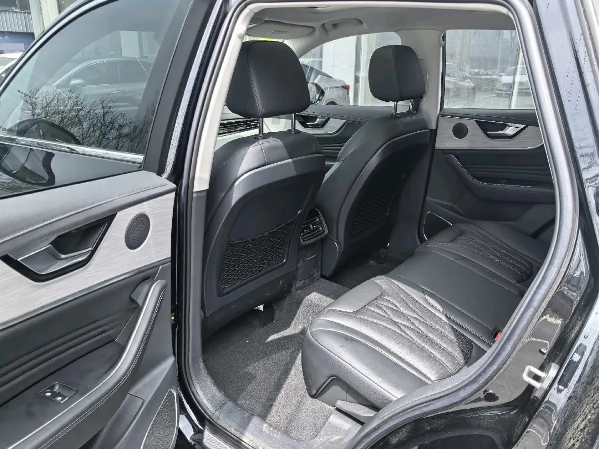 2025 HongQi HS5 2.0T 252HP L4 8AT,autocango,china used car exporter,china ev exporter,chinese used car exporter,chinese used ev exporter