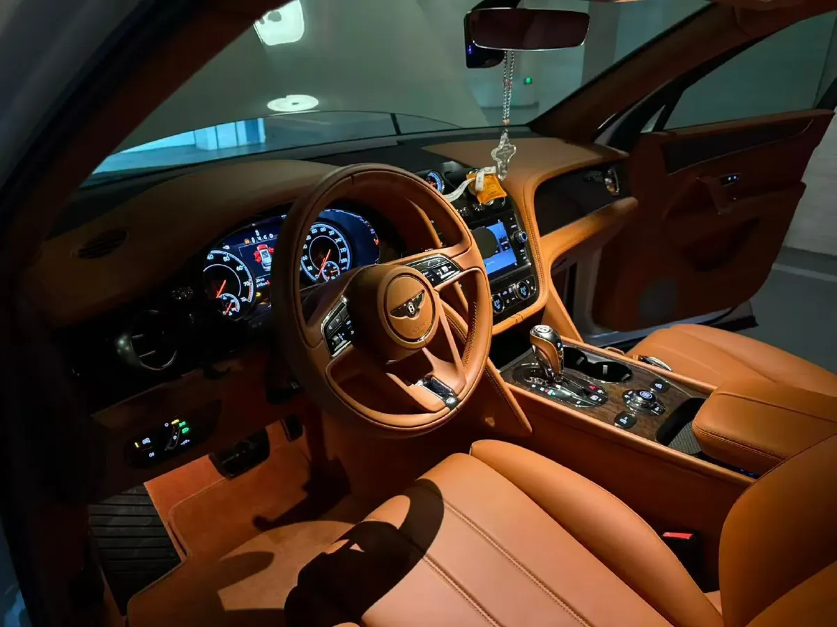 2018 Bentley Bentayga 4.0T 550HP V8 8AT,autocango,china used car exporter,china ev exporter,chinese used car exporter,chinese used ev exporter