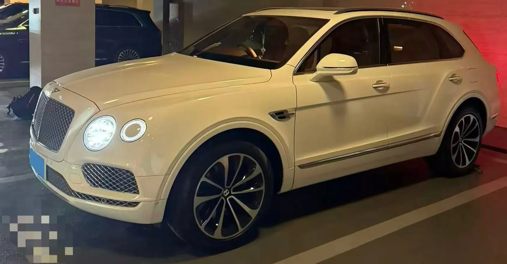 2018 Bentley Bentayga 4.0T 550HP V8 8AT,autocango,china used car exporter,china ev exporter,chinese used car exporter,chinese used ev exporter