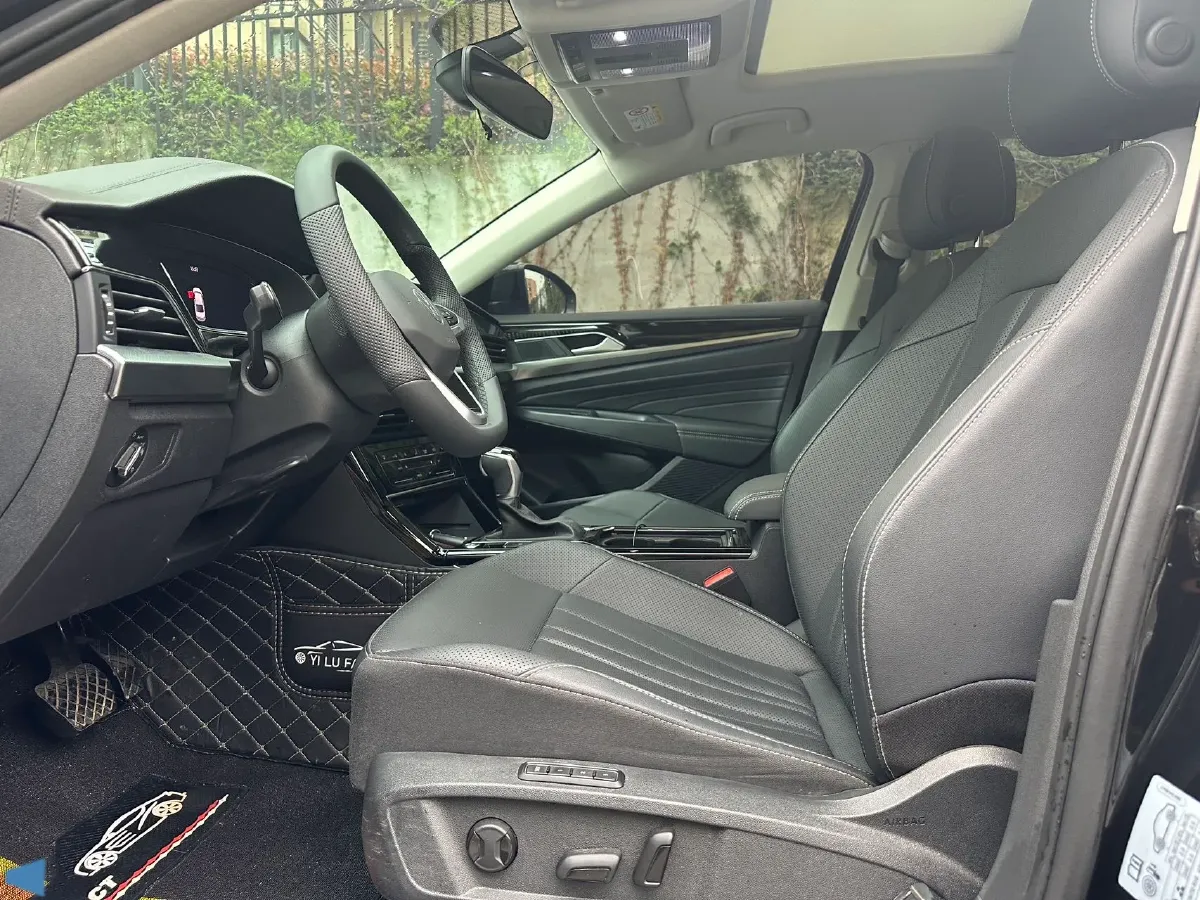 2025 Volkswagen Passat 2.0T 186HP L4 7DCT,autocango,china used car exporter,china ev exporter,chinese used car exporter,chinese used ev exporter