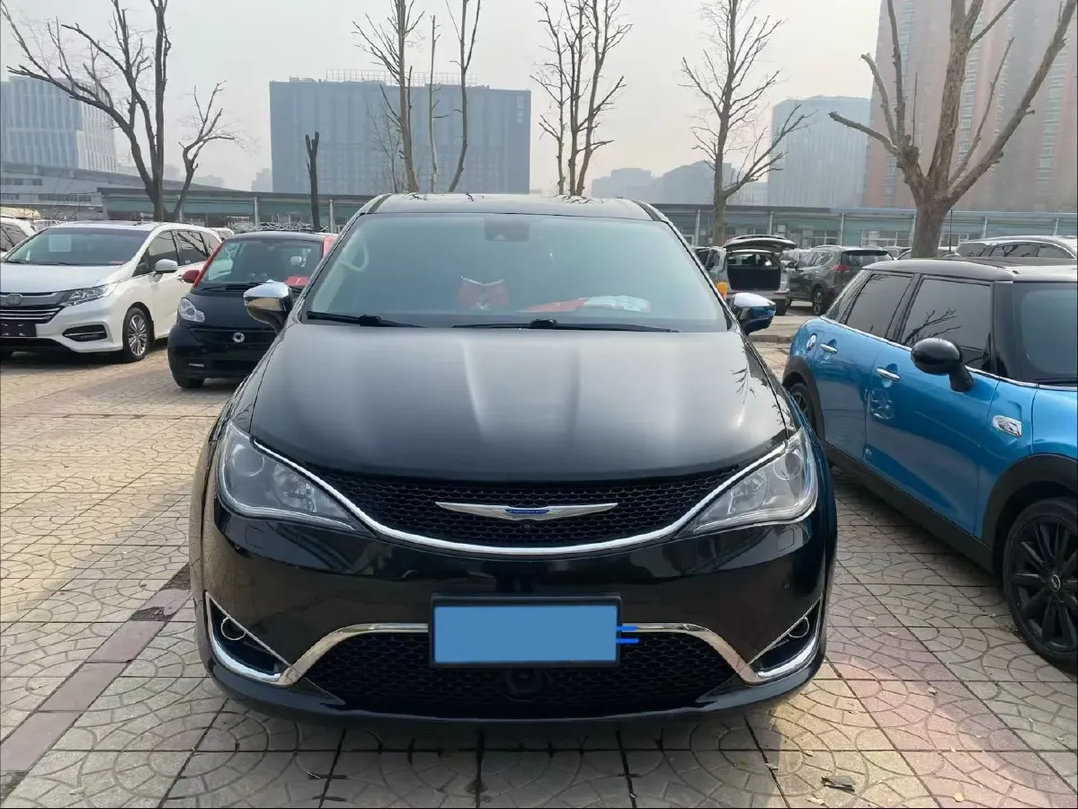 2017 Chrysler Pacifica 3.6L 279HP V6 9AT,autocango,china used car exporter,china ev exporter,chinese used car exporter,chinese used ev exporter