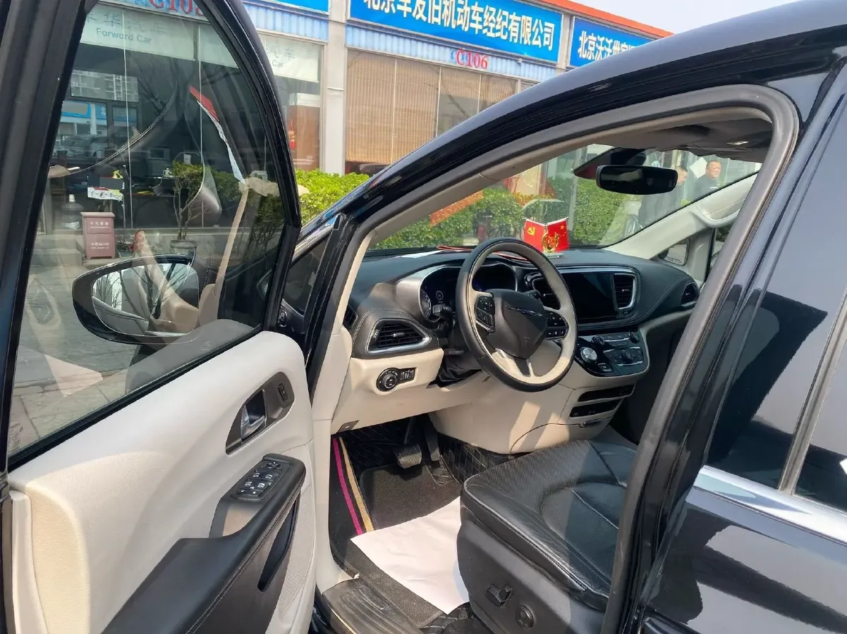 2017 Chrysler Pacifica 3.6L 279HP V6 9AT,autocango,china used car exporter,china ev exporter,chinese used car exporter,chinese used ev exporter