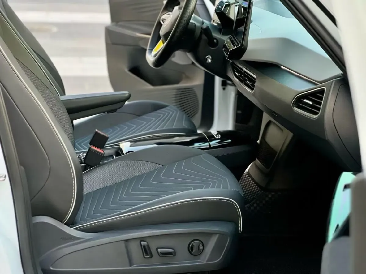 2023 Volkswagen ID.3 BEV 52.8KWH,autocango,china used car exporter,china ev exporter,chinese used car exporter,chinese used ev exporter