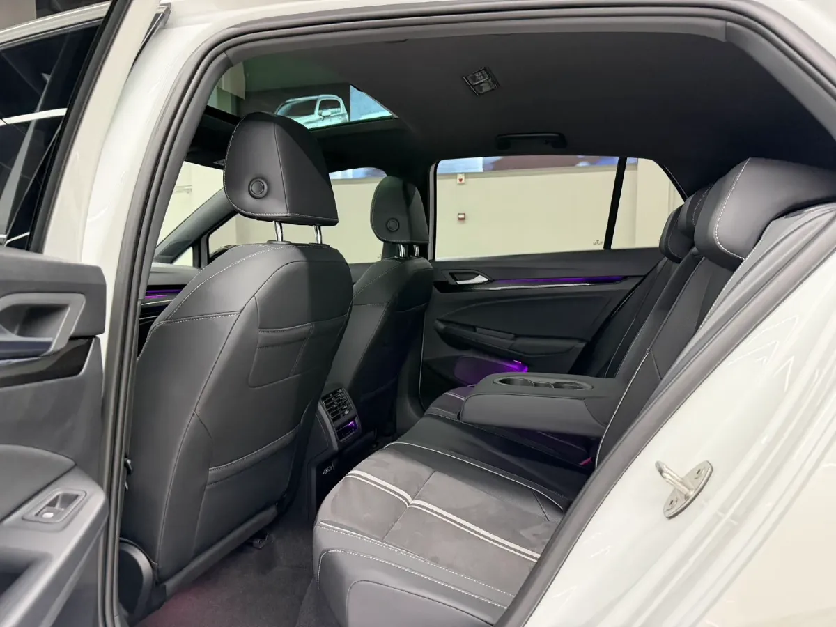 2023 Volkswagen Golf 1.4T 150HP L4 7DCT,autocango,china used car exporter,china ev exporter,chinese used car exporter,chinese used ev exporter