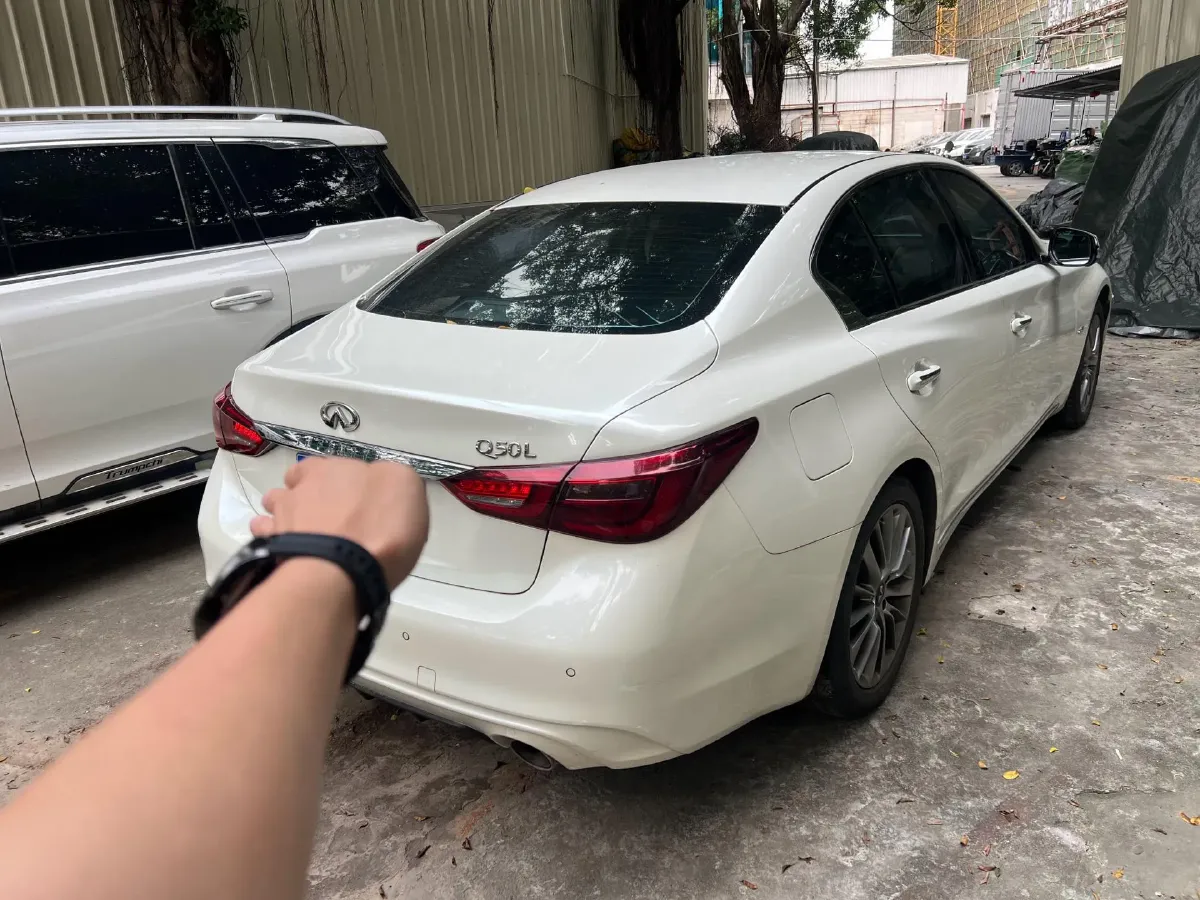 2018 Jeep Grand Commander 2.0T 265HP L4 9AT,autocango,china used car exporter,china ev exporter,chinese used car exporter,chinese used ev exporter