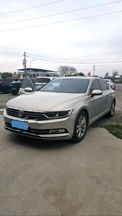2019 Volkswagen Magotan 2.0T 186HP L4 7DCT,autocango,china used car exporter,china ev exporter,chinese used car exporter,chinese used ev exporter