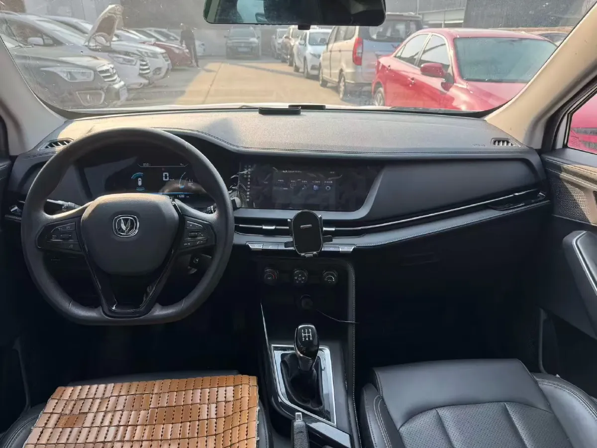 2021 ChangAn CS15 1.5L 107HP L4 5MT,autocango,china used car exporter,china ev exporter,chinese used car exporter,chinese used ev exporter