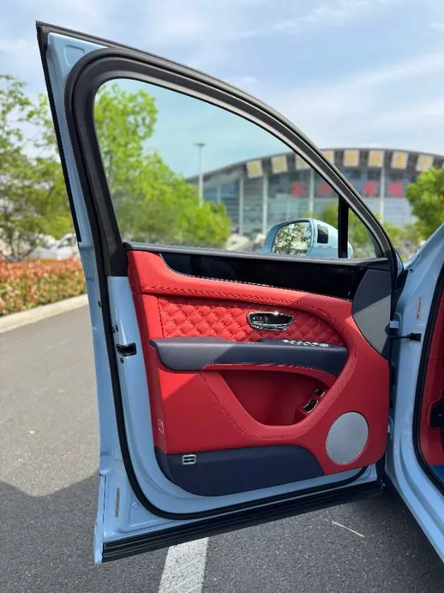 2021 Bentley Bentayga 3.0T 340HP V6 8AT PHEV 17.3KWH,autocango,china used car exporter,china ev exporter,chinese used car exporter,chinese used ev exporter