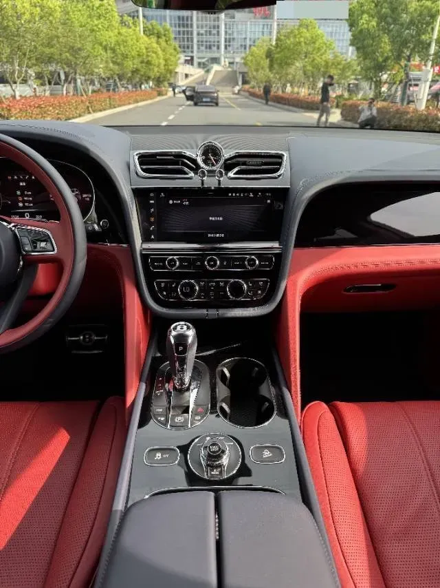 2021 Bentley Bentayga 3.0T 340HP V6 8AT PHEV 17.3KWH,autocango,china used car exporter,china ev exporter,chinese used car exporter,chinese used ev exporter