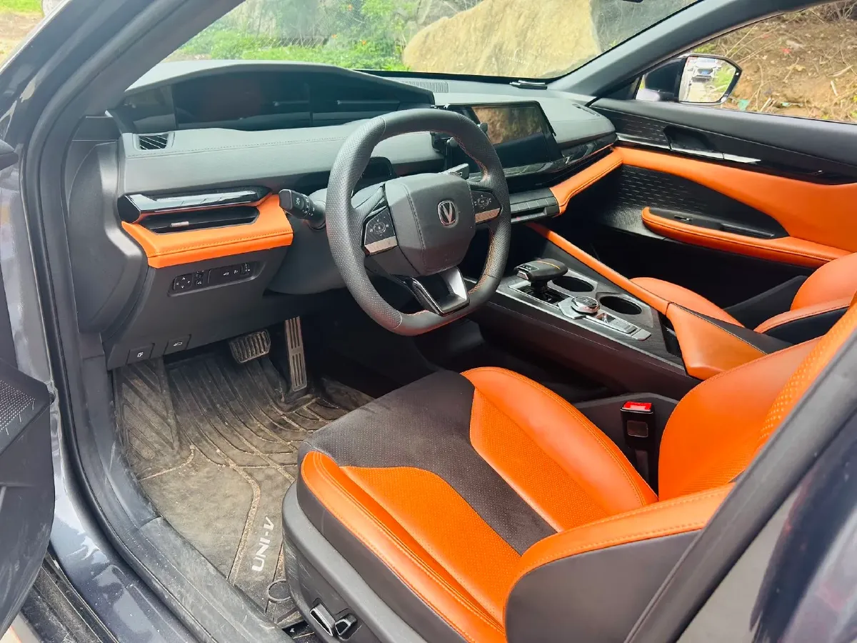 2022 ChangAn UNI-V 1.5T 188HP L4 7DCT,autocango,china used car exporter,china ev exporter,chinese used car exporter,chinese used ev exporter