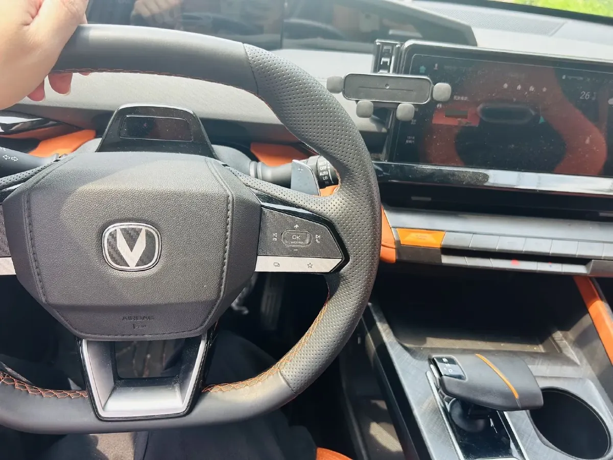 2022 ChangAn UNI-V 1.5T 188HP L4 7DCT,autocango,china used car exporter,china ev exporter,chinese used car exporter,chinese used ev exporter