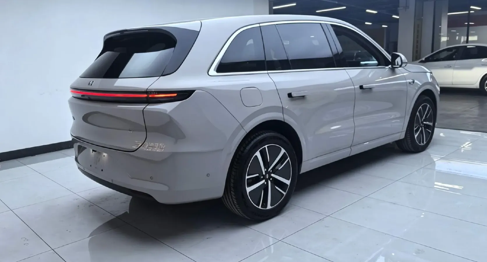 2024 Li L6 Range Extended 154HP L4 REEV 36.8KWH,autocango,china used car exporter,china ev exporter,chinese used car exporter,chinese used ev exporter