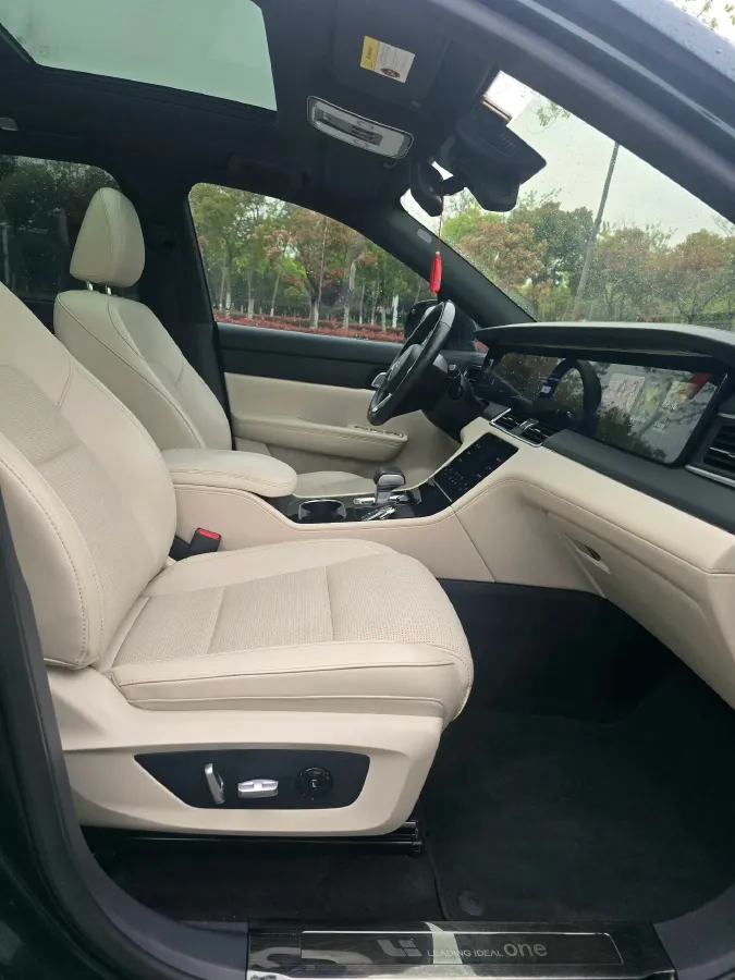 2021 Li ONE Range Extended 131HP REEV 40.5KWH,autocango,china used car exporter,china ev exporter,chinese used car exporter,chinese used ev exporter