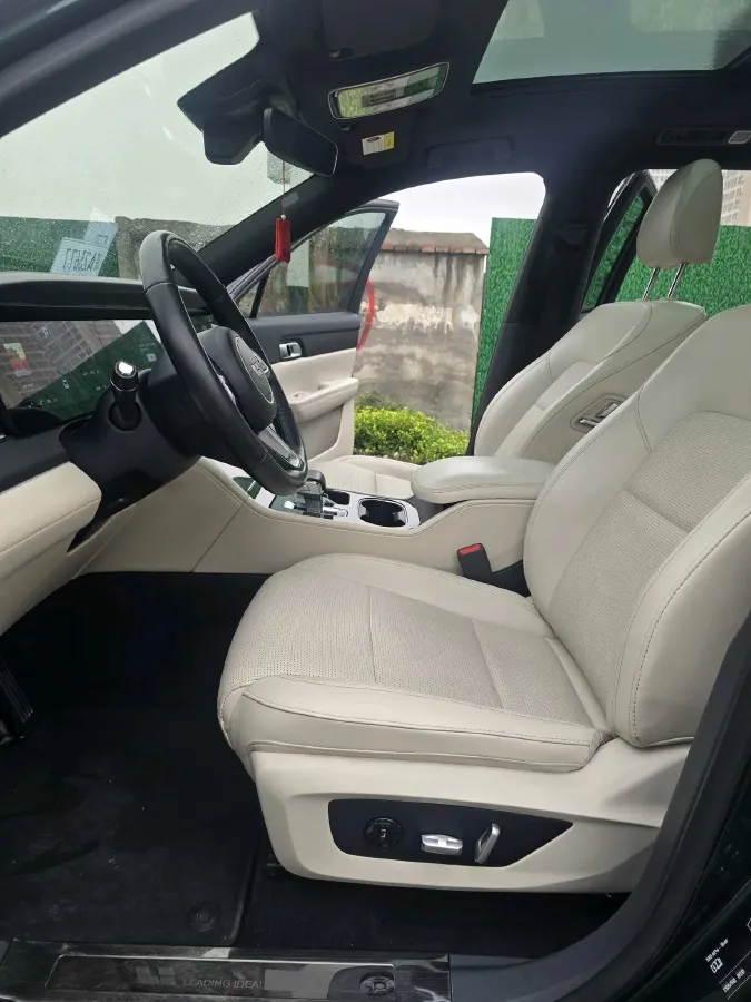 2021 Li ONE Range Extended 131HP REEV 40.5KWH,autocango,china used car exporter,china ev exporter,chinese used car exporter,chinese used ev exporter