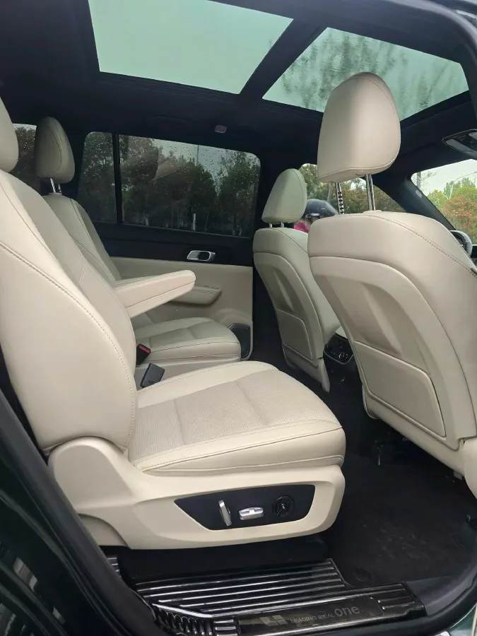 2021 Li ONE Range Extended 131HP REEV 40.5KWH,autocango,china used car exporter,china ev exporter,chinese used car exporter,chinese used ev exporter