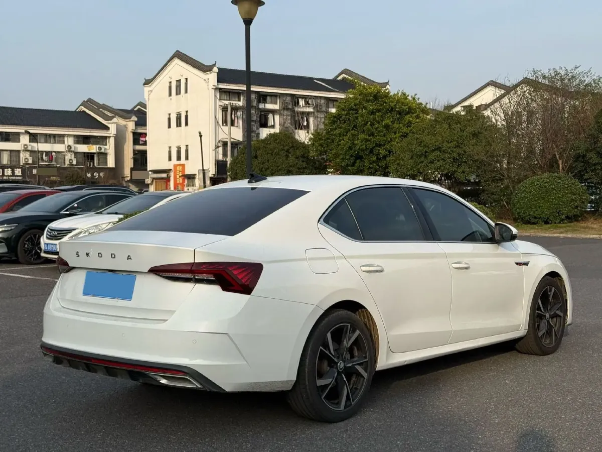 2022 Skoda Octavia 1.4T 150HP L4 7DCT,autocango,china used car exporter,china ev exporter,chinese used car exporter,chinese used ev exporter